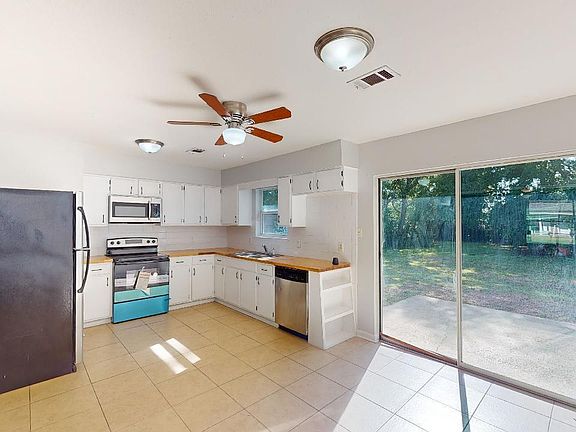 4th image of 111 Alverado Dr