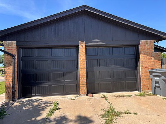 2nd image of 333 NE Skyline Cir