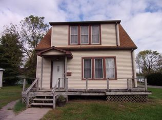 233 E Rowe St, Roodhouse, IL 62082