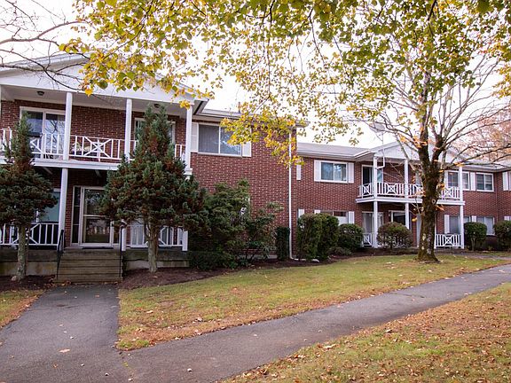 3rd image of 16 Bayberry Dr APT 3