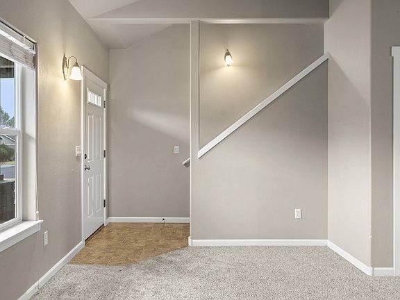 4th image of 20702 Beaumont Dr