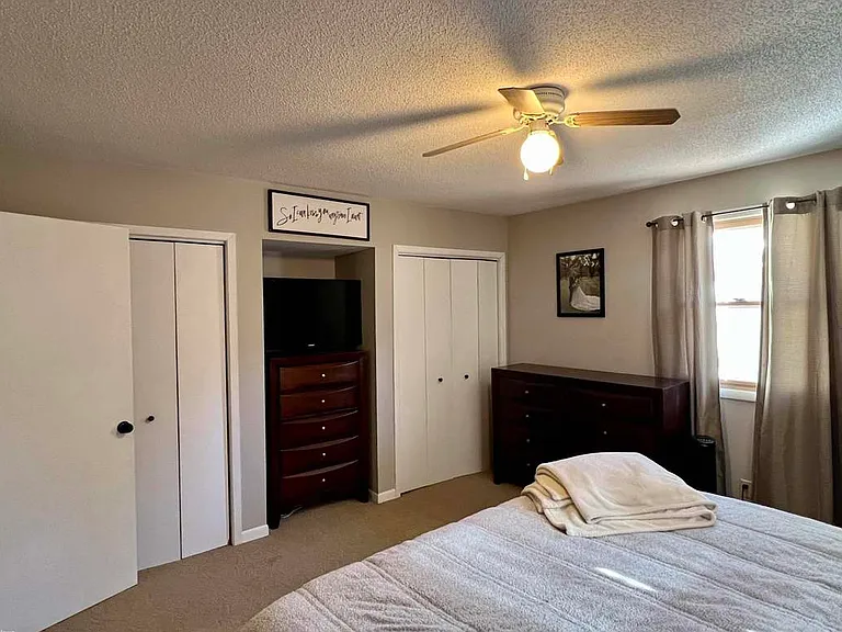 916 W Howard St — Photo 15