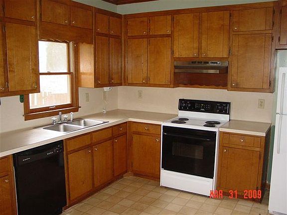 Large Kitchen with new appliances