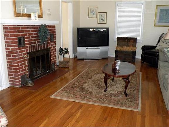 3rd image of 22 Franklin Ave