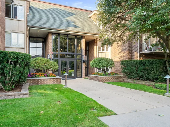3 Oak Brook Club Dr APT D103, Oak Brook, IL 60523