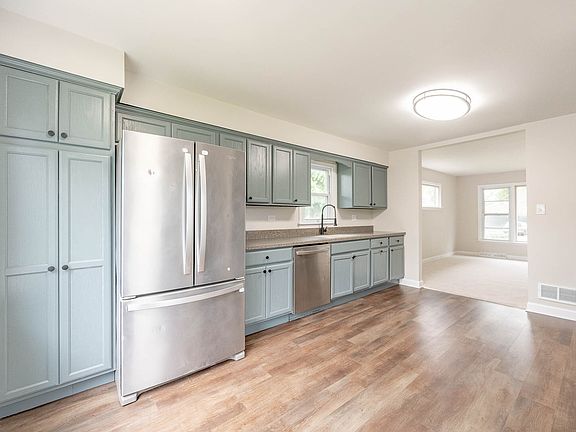 4th image of 308 Queens Ln