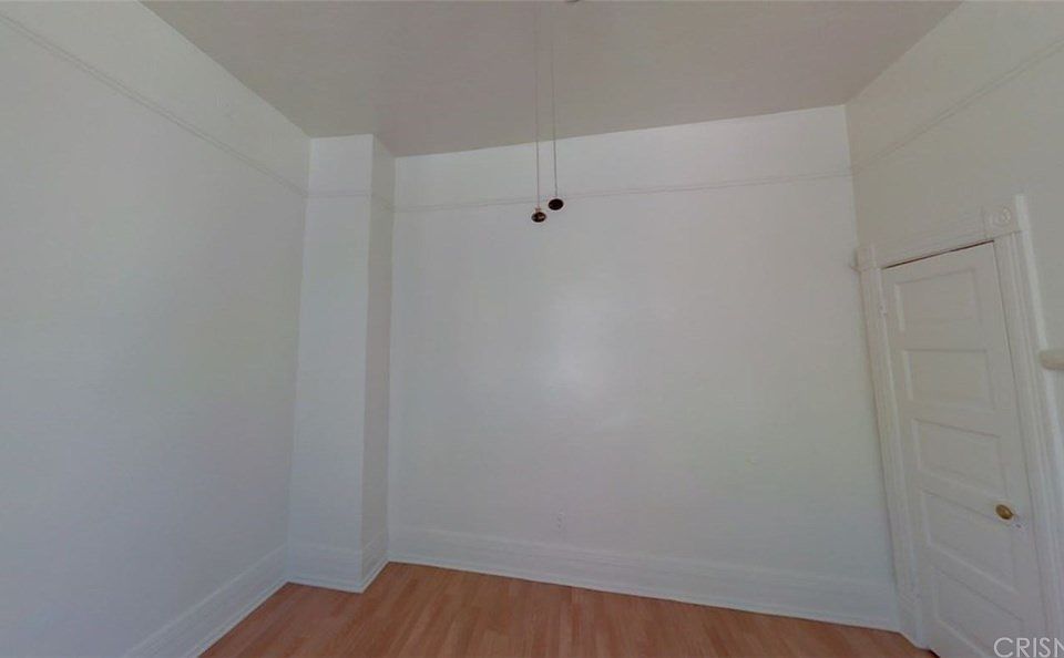 2nd image of 1540 W 28th St