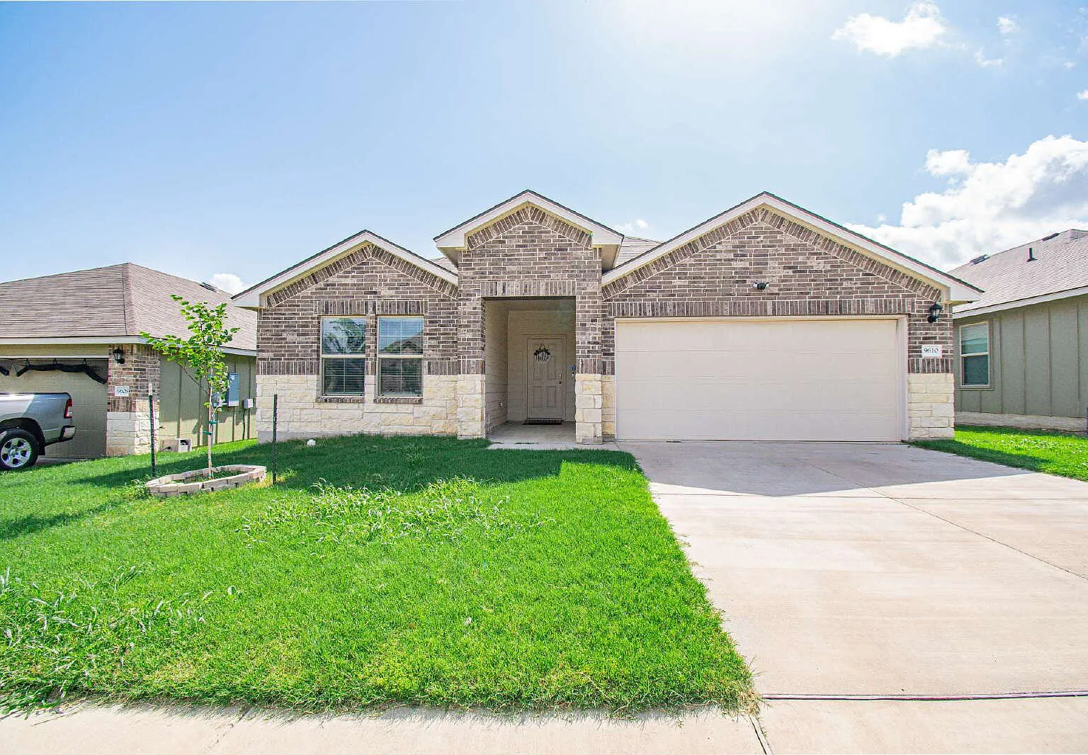 4 bed, 2.0 bath, 1549 sqft, $1,575 — Photo 1