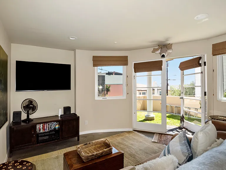 225 Homer St — Photo 27