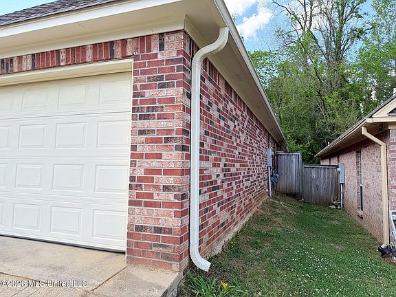 3rd image of 240 Pear Orchard Dr