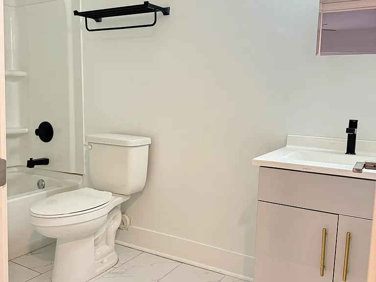 325 W Parkwood Dr #5 — Photo 3
