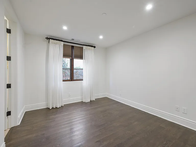 305 N Palm Dr — Photo 49