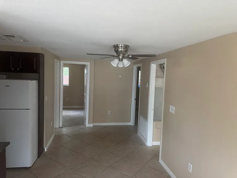 3923 Rockefeller Ave — Photo 2
