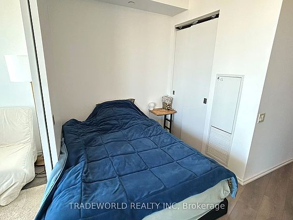 5th image of 125 Peter St #3305