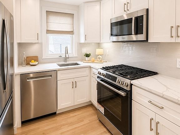 4th image of 85 School St #3