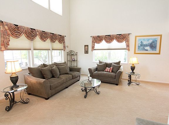 4th image of 572 N Haverhill Ln