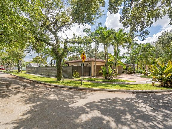 2nd image of 14410 Tabebuia Ln