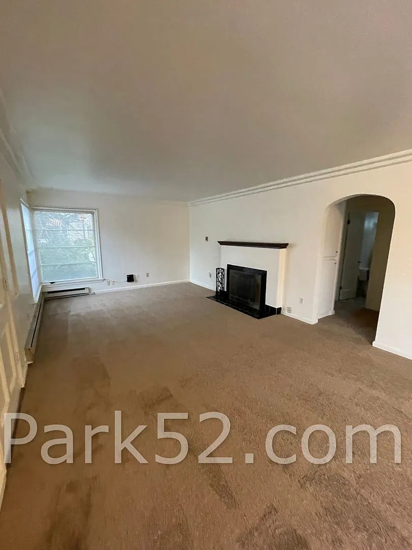 Tacoma 2 Bedroom 2 Bathroom Home with Washer/Dryer Hook-Ups & Lawncare Included! — Photo 2