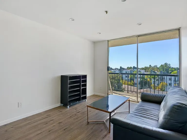 507 Glenrock Ave #103 — Photo 4