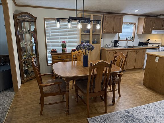 5th image of 1631 Pinegrove Way
