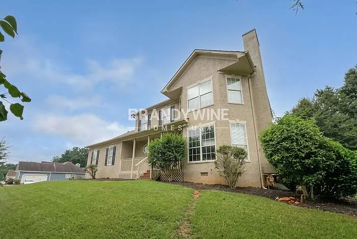 3 bed, 2.5 bath, 2008 sqft, $2,135 — Photo 2