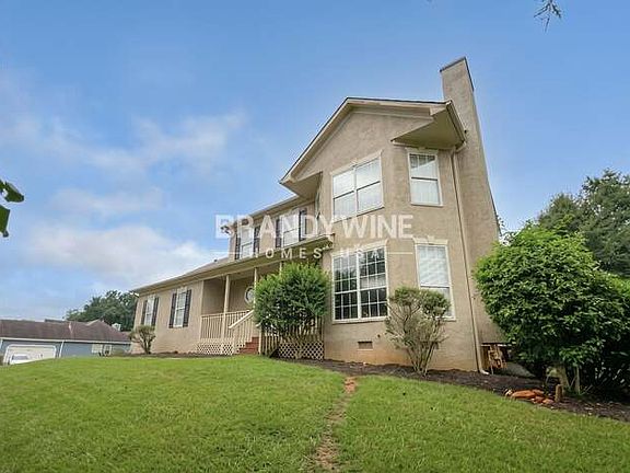 2nd image of 800 Lake Ridge Dr