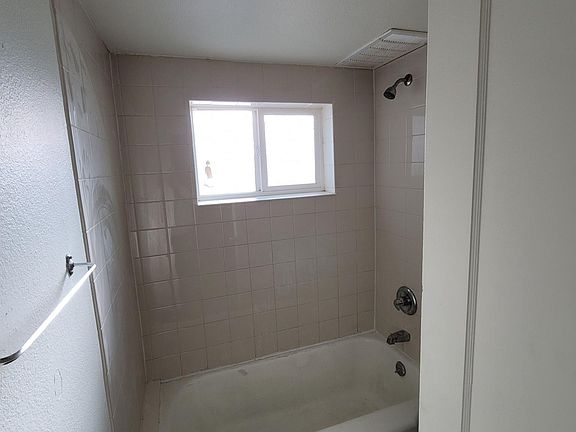 5th image of 2503 Glen View Ave #B