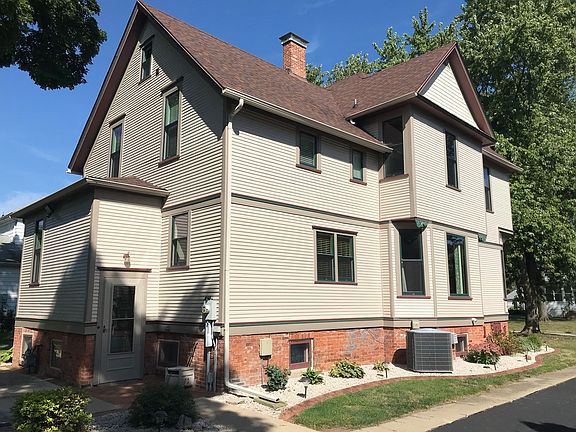 4th image of 444 E Center St