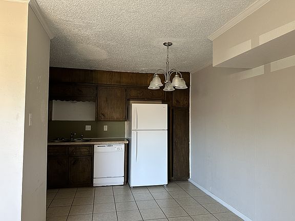 5th image of 1301 Wales Dr #A