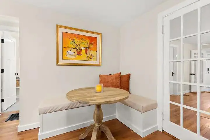 29 Versailles Ave — Photo 36