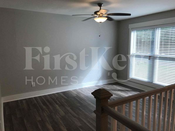 1084 Macqueen Cir, Helena, AL 35080