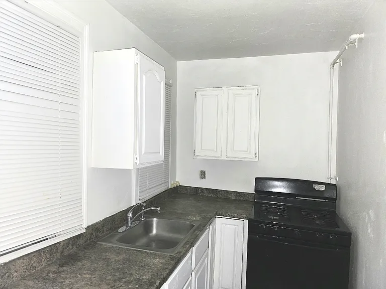 38-40 Devlin Passway #3 — Photo 2