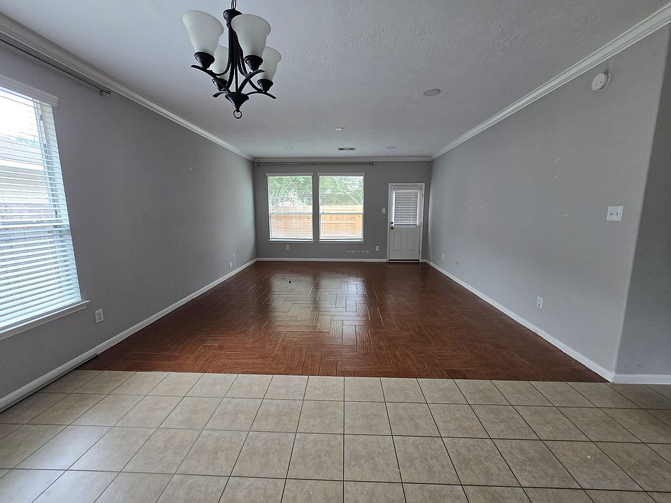 1st image of 20126 Breezy Oak Ct