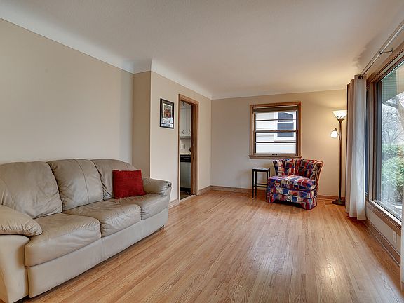 3rd image of 3559 Cleveland St NE
