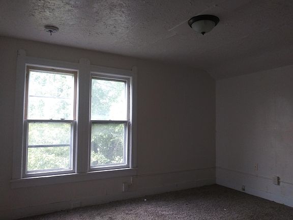 5th image of 214 5th St Unit 2