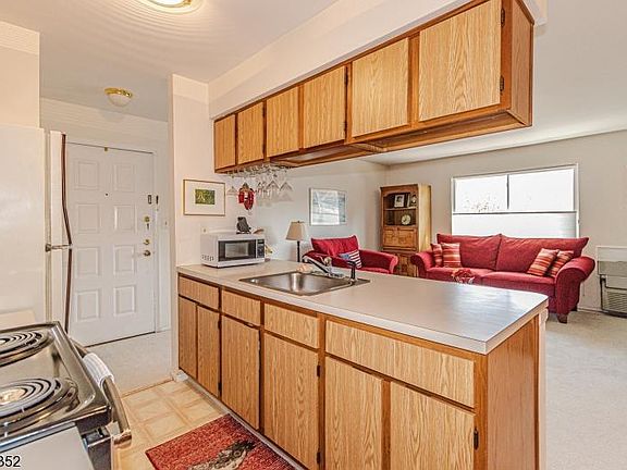 4th image of 37 Eton Way #34