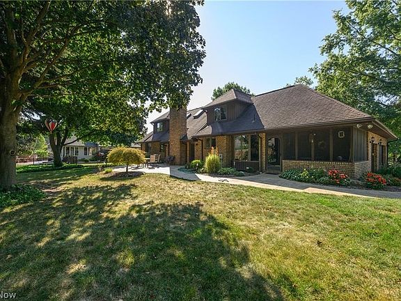 4th image of 963 Mansion Cir