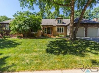 525 E Plum Creek Rd, Sioux Falls, SD 57105