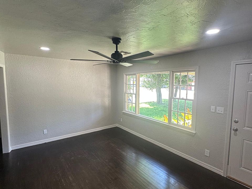 1st image of 1607 Oxford Way
