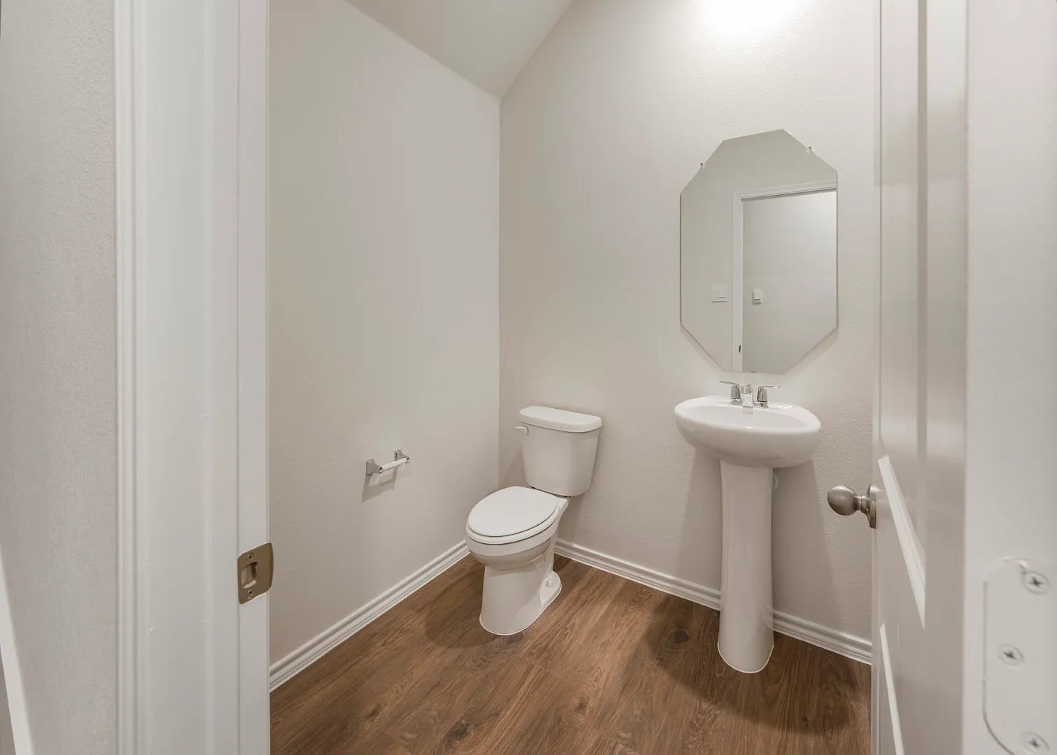 1806 Bluebonnet Ln — Photo 4