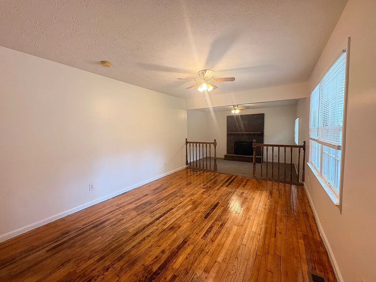 Building Photo - 1112 Ridge Dr