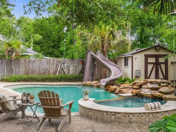 330 Welford Ln, Highlands, TX 77562