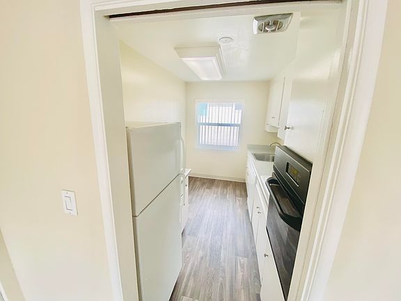5th image of 19 Coleman Pl #34