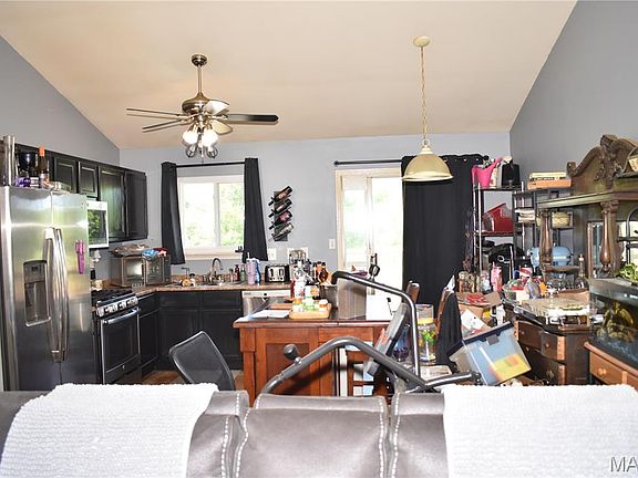 4th image of 2476 Waterfront Dr