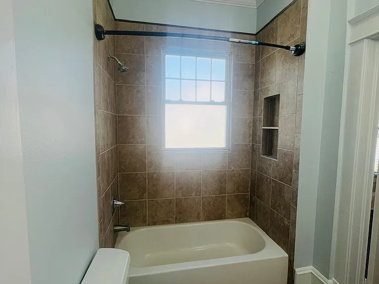 413 W James St — Photo 10