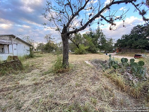 4th image of 733 Pleasanton Ave