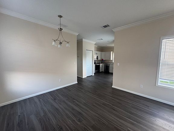 5th image of 176 Windsor Ct #176