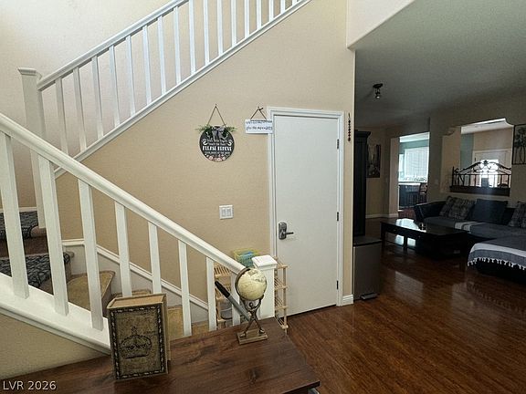 3rd image of 9695 Ridgebluff Ave