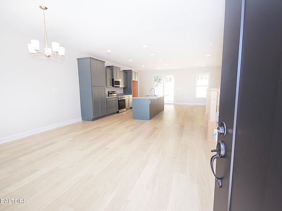 5th image of 8141 Chapel Hill Ln
