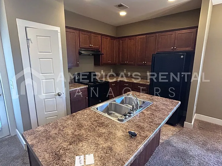 860 Kent Dr — Photo 6